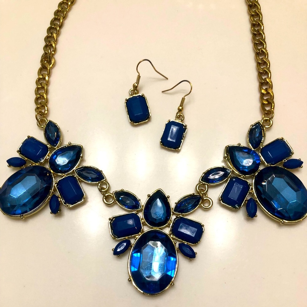 Earring and necklace set